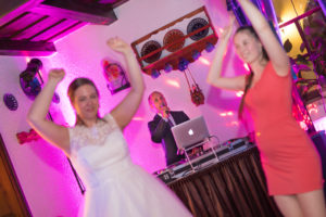 Esküvői DJ és Ceremóniamester egy személyben 24